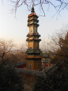 北京颐和园琉璃塔