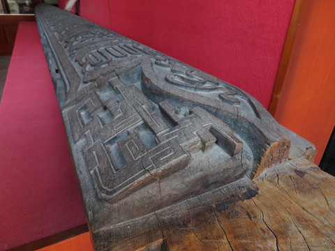 古代房梁木雕作品