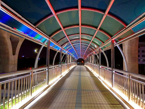 人行天桥夜景 灯光效果