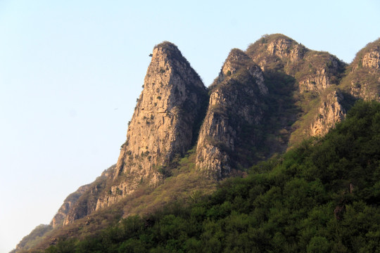 远处巍峨太行