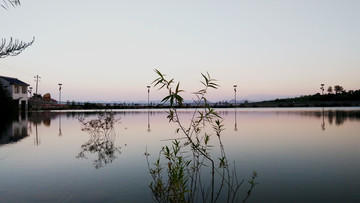 夕阳下的天池