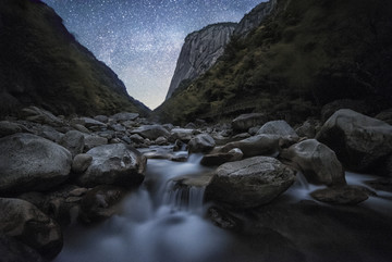 峡谷星空