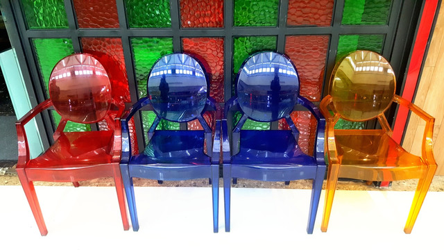 彩色塑料椅