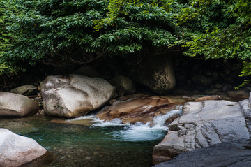 山涧溪流