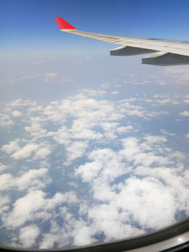 飞机与云