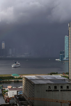 香港维多利亚港城市风光风雨天气