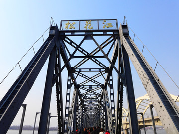 松花江铁路桥