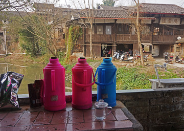 自贡狮市 温水瓶