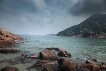 阴天的海