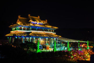 鞍山玉佛寺大雄宝殿的夜景