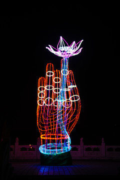 玉佛寺红色右手拈莲花灯展夜景