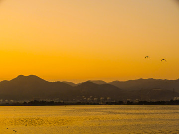 夕阳滇池