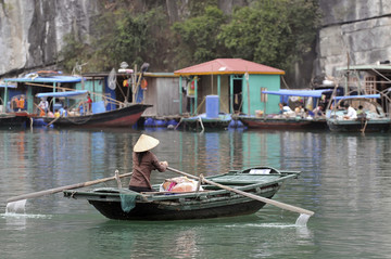 下龙湾越南的浮动村庄