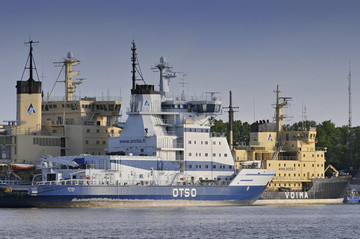 赫尔辛基港口的破冰船