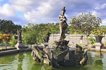 巴厘岛皇家水宫殿的大喷泉