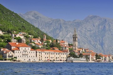 科托尔湾佩拉斯特黑山岛上的城镇