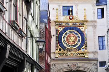 法国鲁昂房屋和时钟