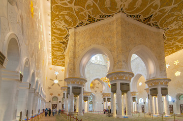 扎耶德盛大清真寺内部