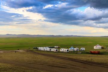 莫日格勒河蒙古部落房车营地