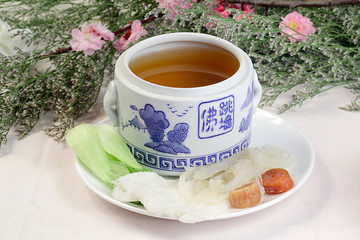 瑶柱菜胆炖鱼翅