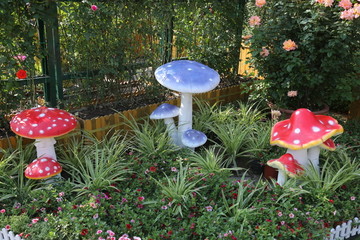 彩色蘑菇雕塑
