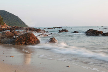 雾状的海浪