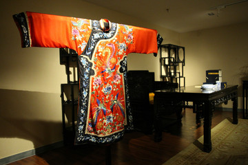 丝绸刺绣服装展示
