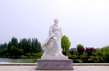 奚仲雕像