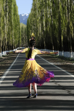 维吾尔族姑娘