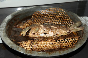 石锅炖鱼