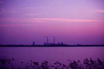 夕阳 太阳 电厂 湖水