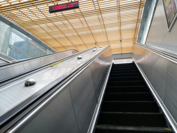 地铁自动扶梯