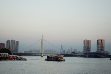 广州珠江猎德大桥和建筑群