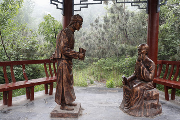 刘墉与老师雕塑