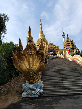 芒市大金塔