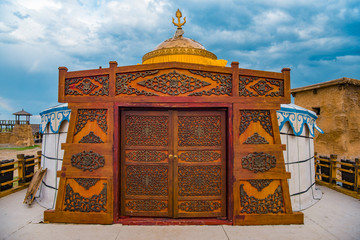 蒙古包 雕木大门