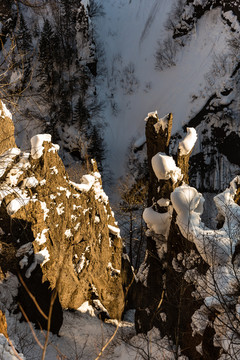 长白山火山岩石冬季冰雪风光