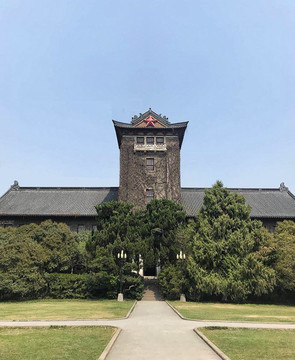 南京大学