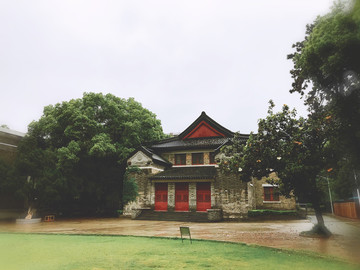 南京大学