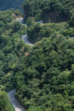 蜿蜒山路