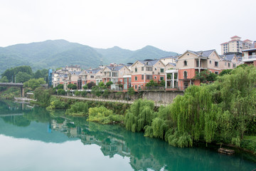 湖边别墅