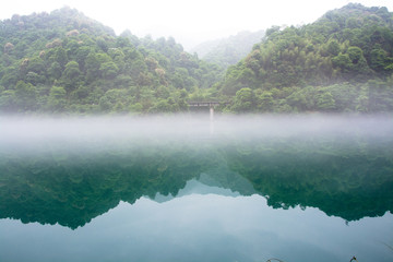 雾漫小东江