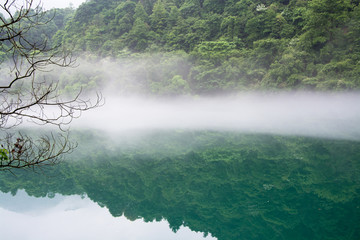 雾漫小东江