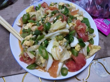 西红柿辣椒炒白菜