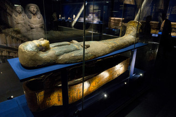 古埃及人类木乃伊和木棺