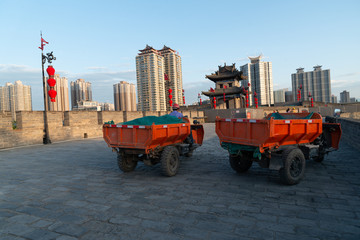 西安古城墙修复 车辆