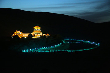 敦煌市 鸣沙山月牙泉 夜景