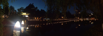 翠湖公园湖畔夜色