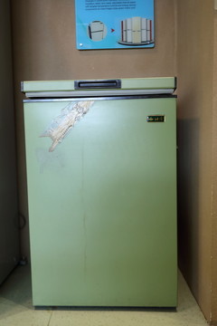 北京牌老式电冰箱