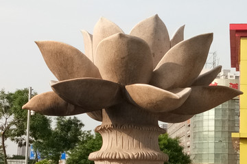 莲花雕像